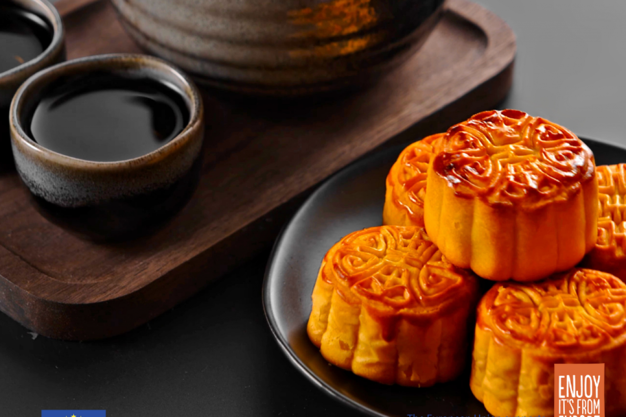 Taiwanese Mooncake with European Corinthian black raisin 